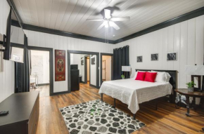 Modern Greenwood Studio Less Than 1 Mi to Downtown!